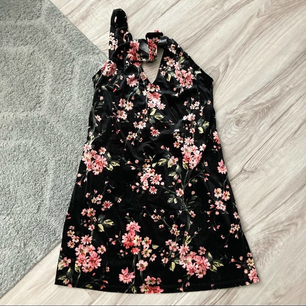 Lush Crushed Velvet V-neck Floral Mini Dress
